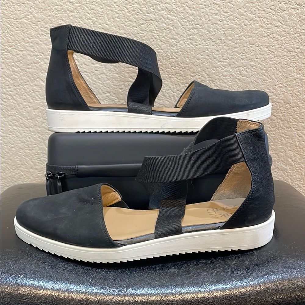 Naturalizer Raleigh Slip-On Sandals Size 10